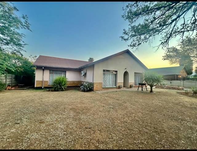 3 BEDROOM HOUSE FOR SALE IN VANDERBIJLPARK CE 2